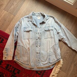 American Eagle Outfitters Oversized denim jacket - Runs big